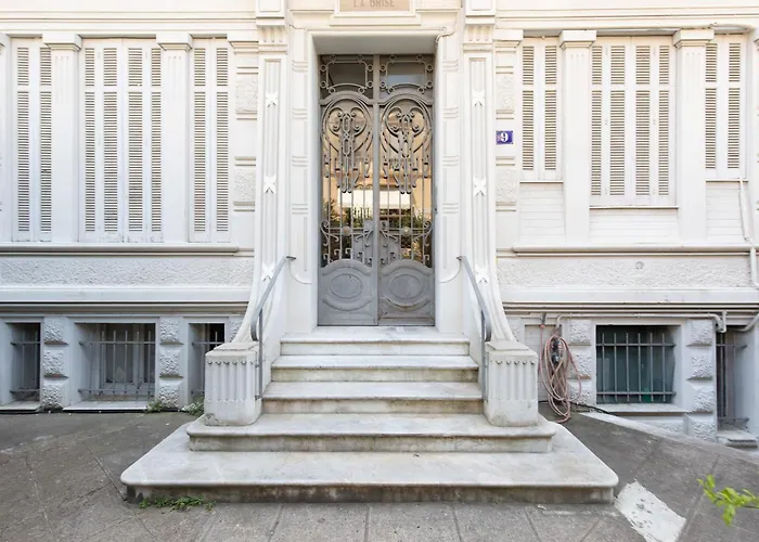 Pelige 3 Yourhosthelper * كان